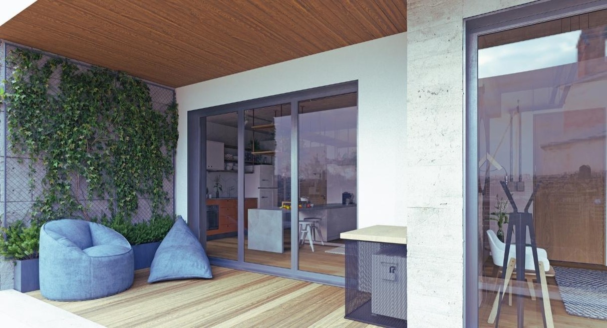 Balcon moderne avec terrasse en bois ipé et baie vitrée coulissante